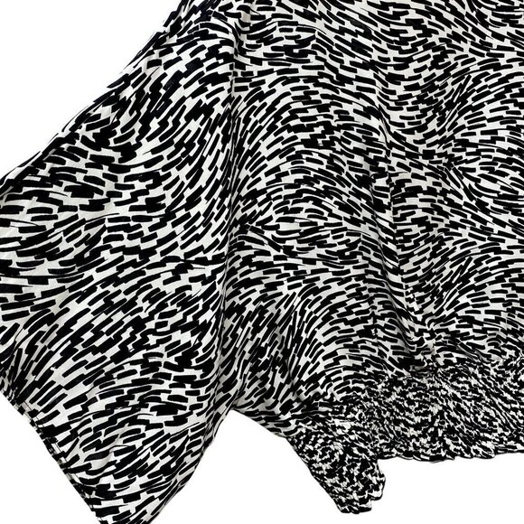 MICHAEL Michael Kors Silk Blouse Size Small Black Cream Print Flowy Smocked Hem - Picture 6 of 9